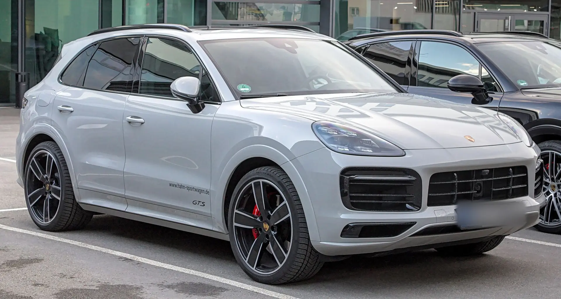 Porsche Cayenne GTS in silver