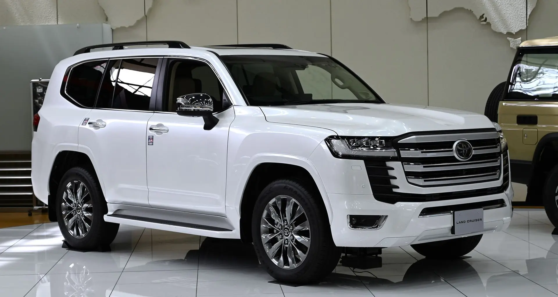 Toyota Land Cruiser 300 in white